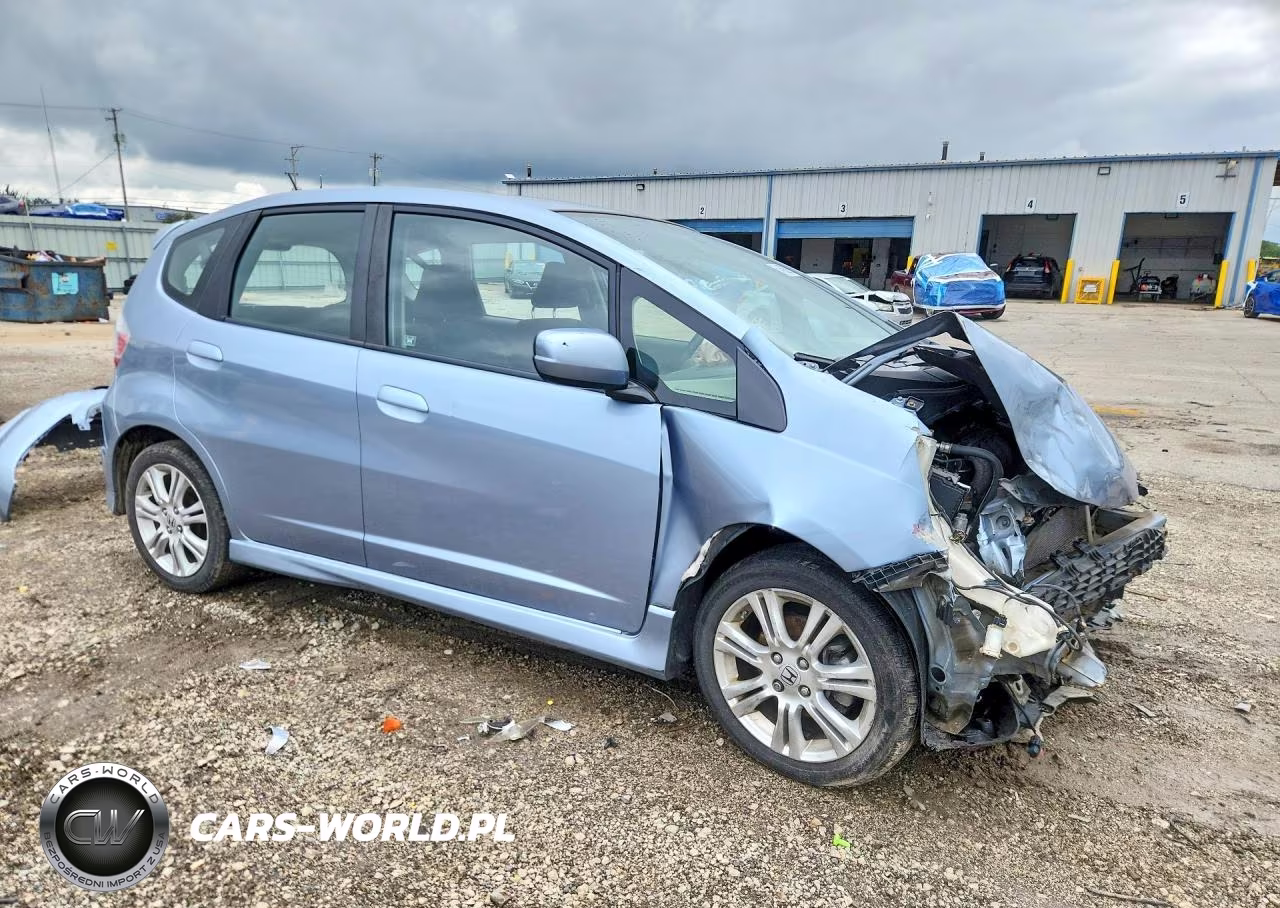 2011 Honda Fit Sport VIN:JHMGE8H5XBC003387 - 4