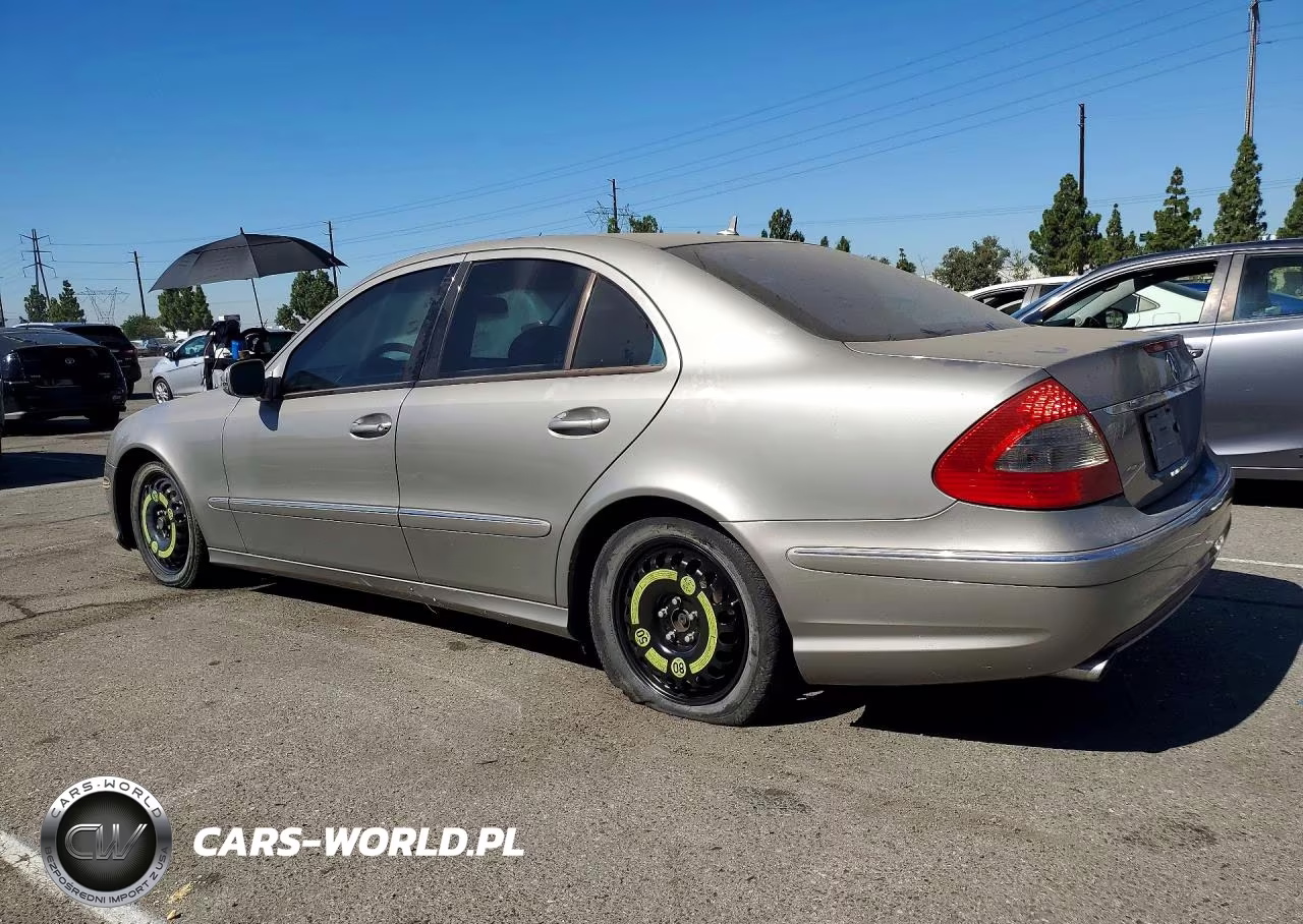 2009 Mercedes-Benz E-Class VIN:WDBUF56XX9B431818 - 2