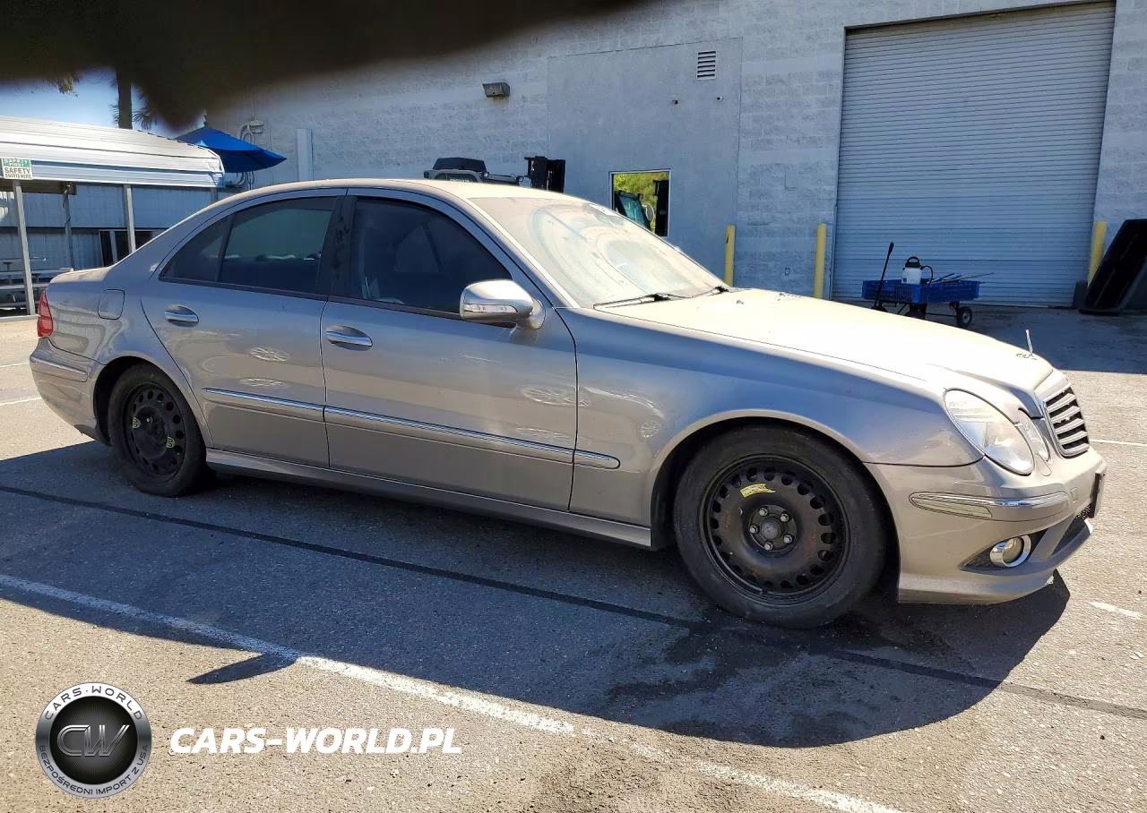 2009 Mercedes-Benz E-Class VIN:WDBUF56XX9B431818 - 4