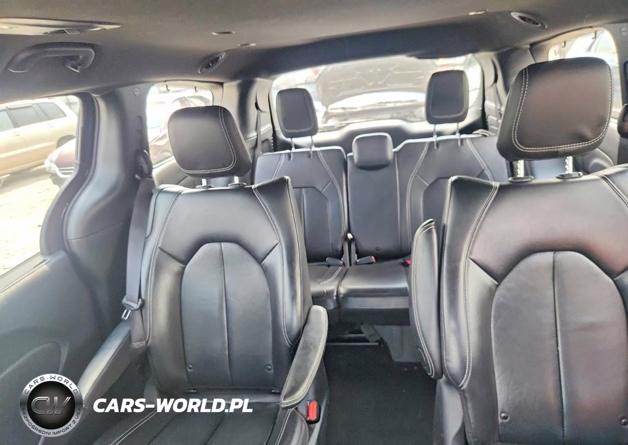 2021 Chrysler Pacifica Hybrid Touring L VIN:2C4RC1L7XMR586909 - 10