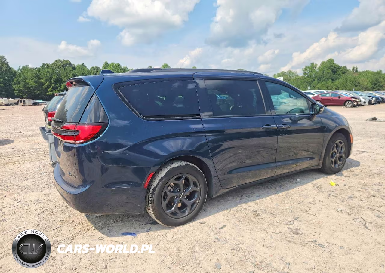 2021 Chrysler Pacifica Hybrid Touring L VIN:2C4RC1L7XMR586909 - 3