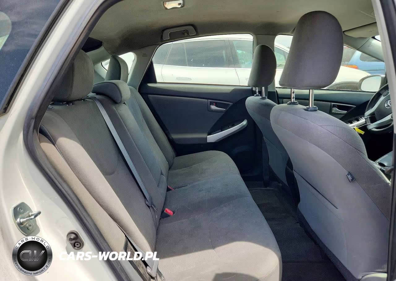 2015 Toyota Prius Two VIN:JTDKN3DU2F0425625 - 10