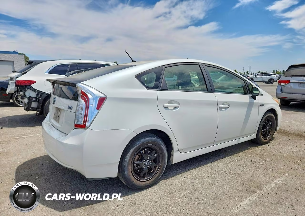 2015 Toyota Prius Two VIN:JTDKN3DU2F0425625 - 3