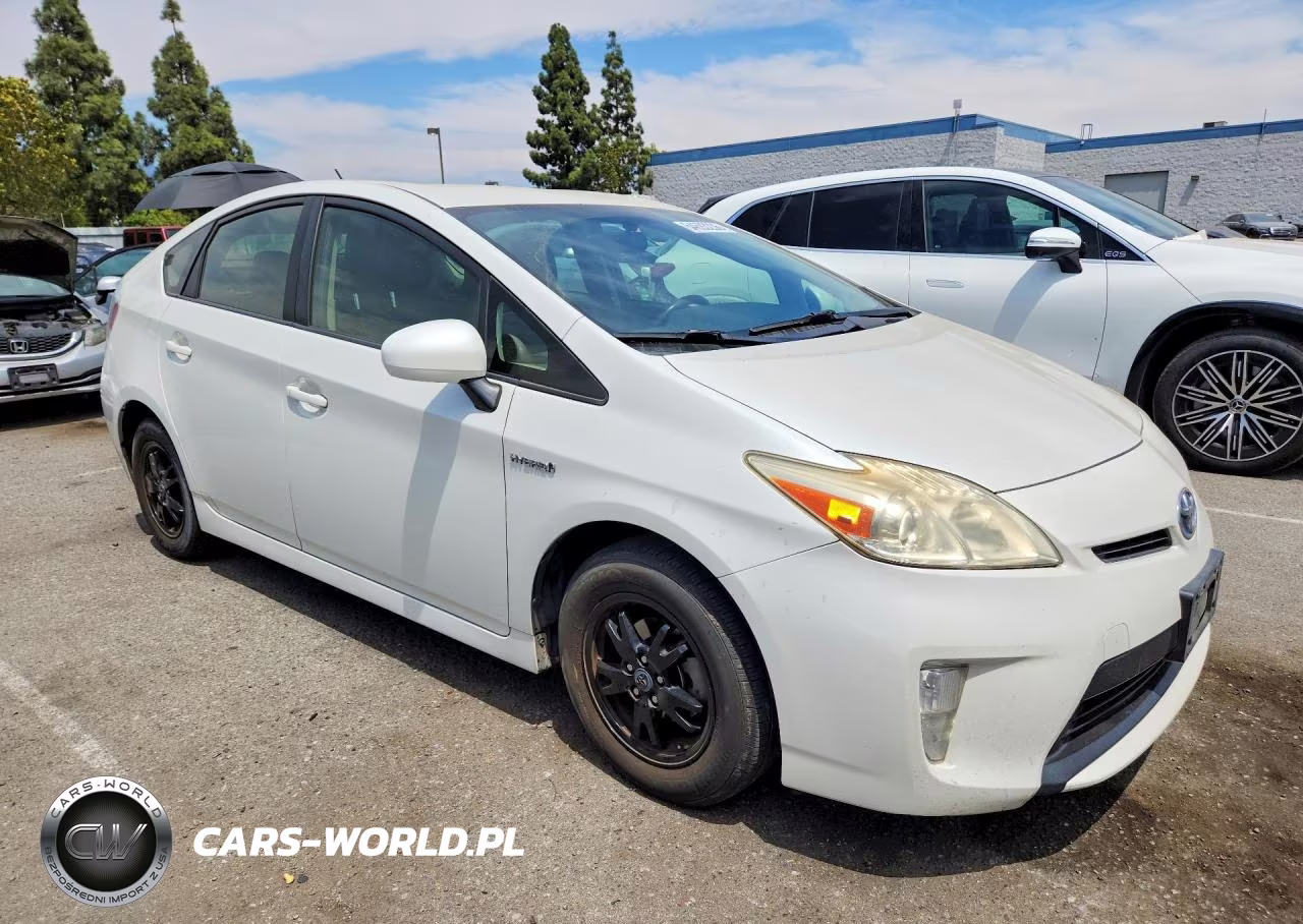 2015 Toyota Prius Two VIN:JTDKN3DU2F0425625 - 4