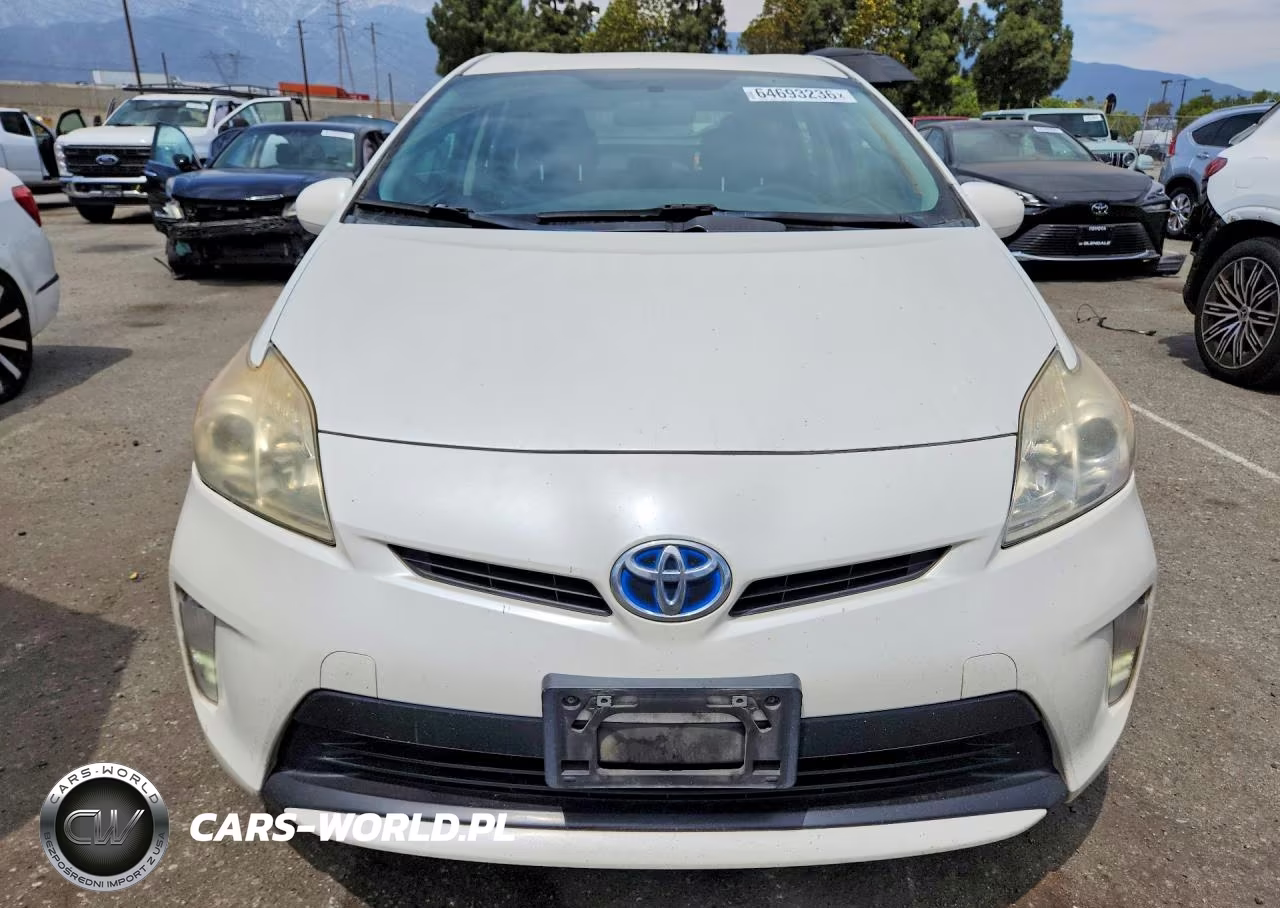 2015 Toyota Prius Two VIN:JTDKN3DU2F0425625 - 5