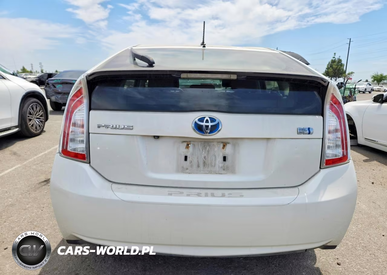 2015 Toyota Prius Two VIN:JTDKN3DU2F0425625 - 6