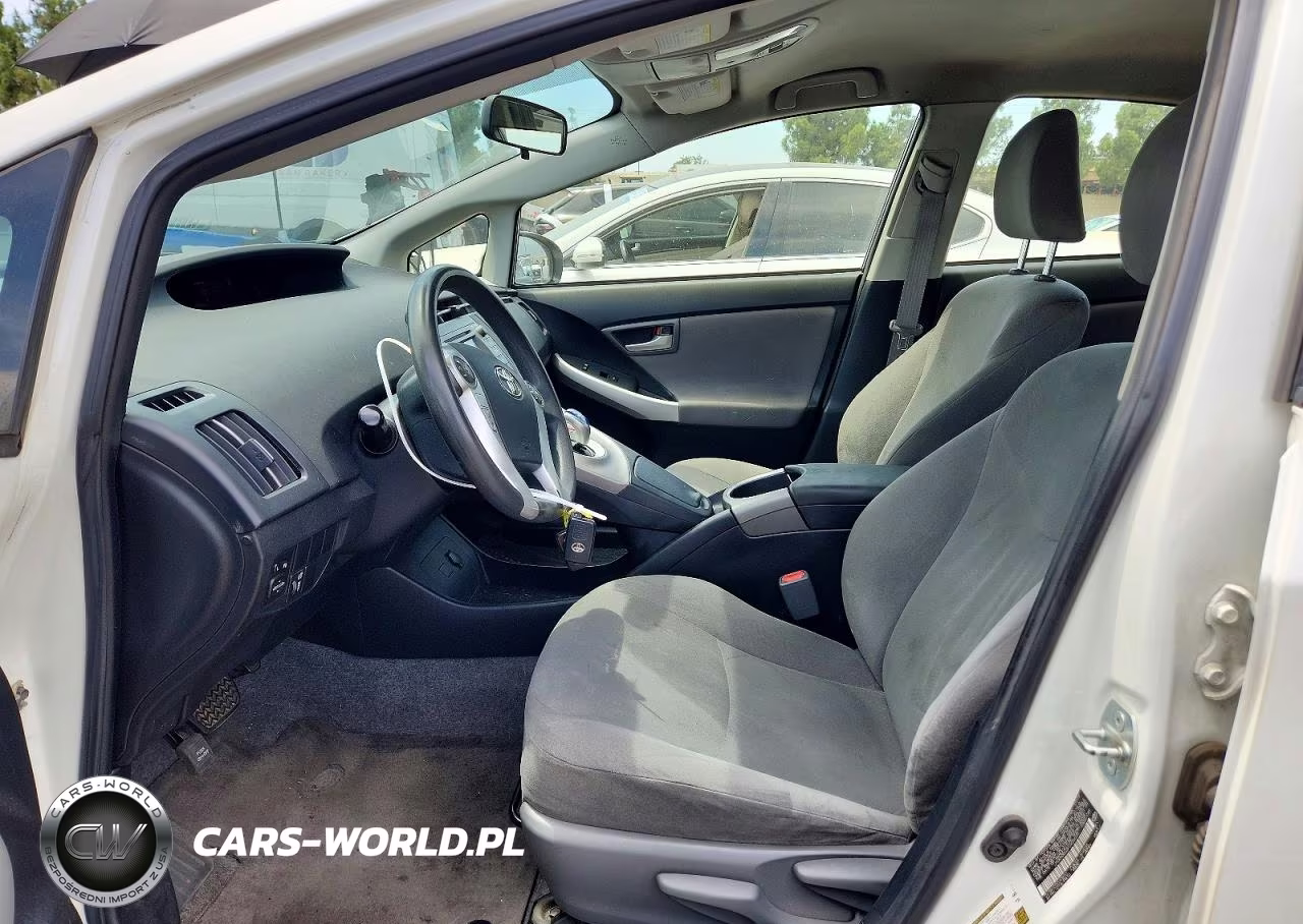 2015 Toyota Prius Two VIN:JTDKN3DU2F0425625 - 7