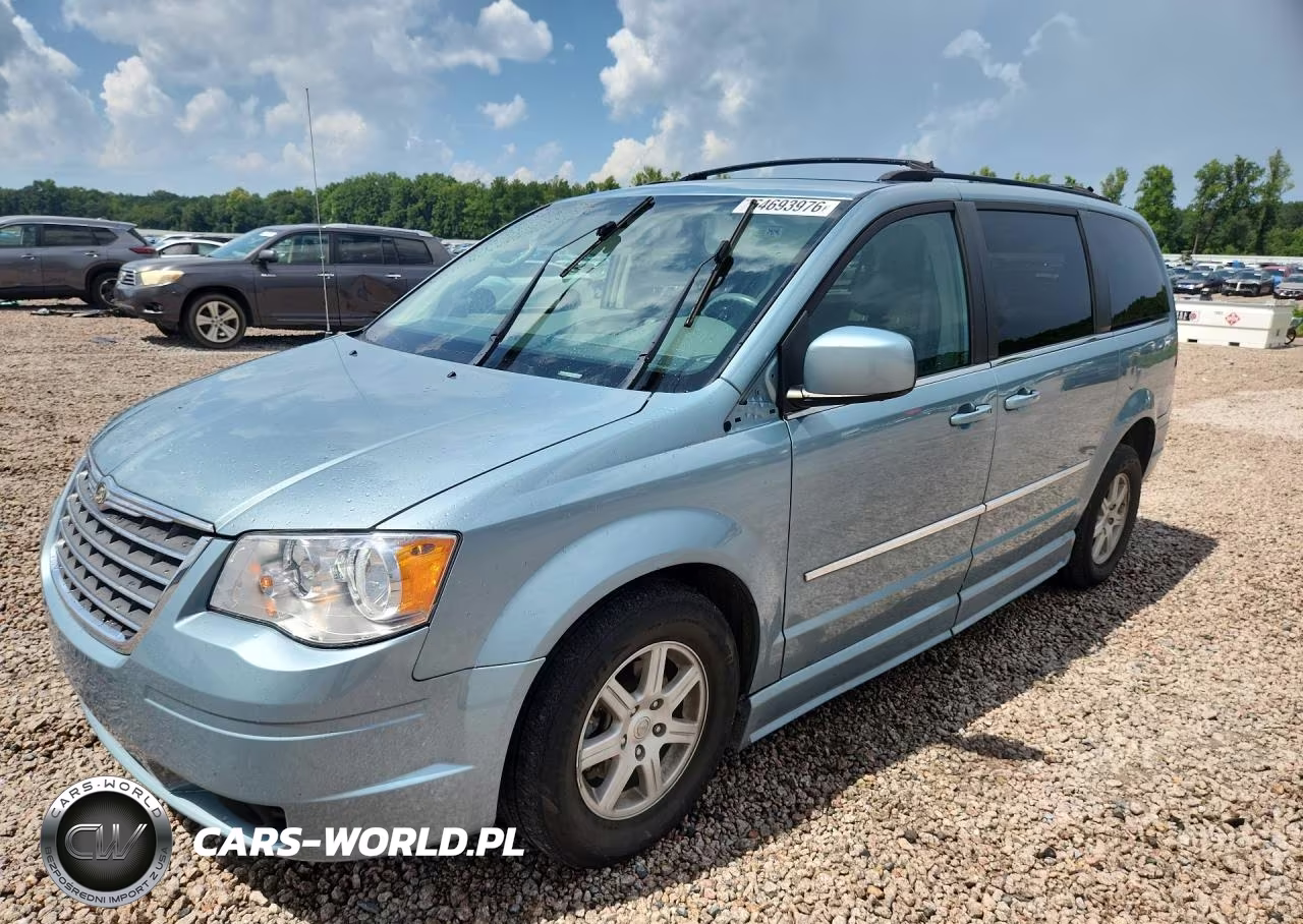2010 Chrysler Town & Country Touring – zdjęcie 1 z 13