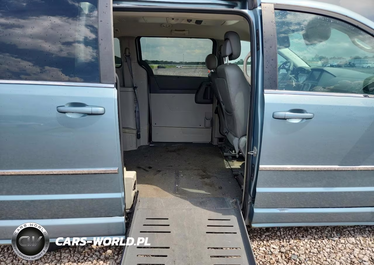 2010 Chrysler Town & Country Touring VIN:2A4RR5DX7AR501146 - 11