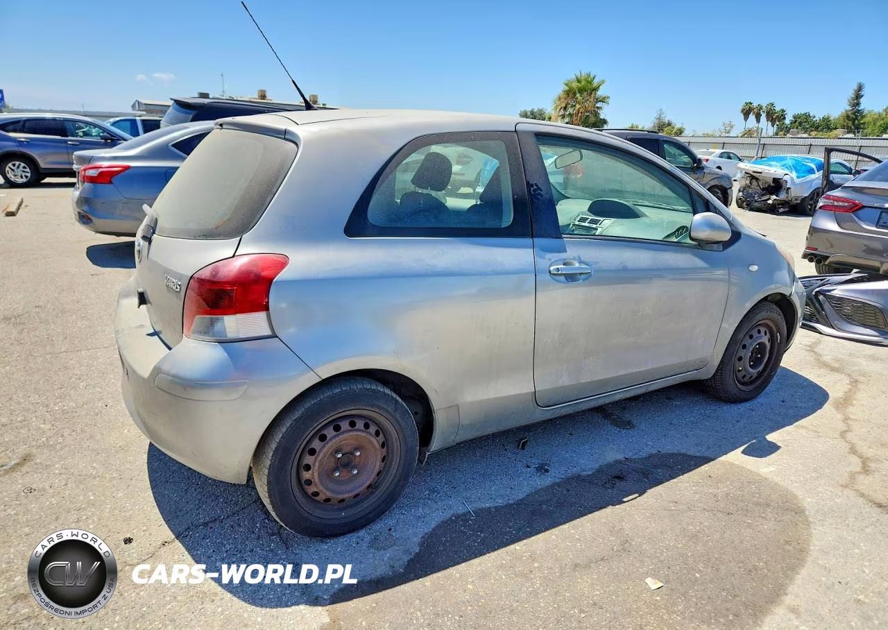 2010 Toyota Yaris Base VIN:JTDJT4K34A5319982 - 3