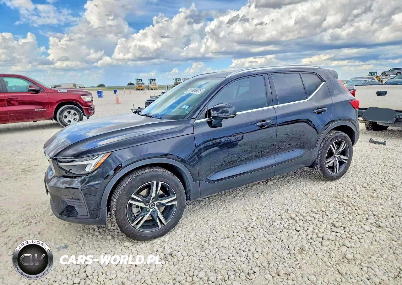 2025 Volvo Xc40 Core – zdjęcie 1 z 12