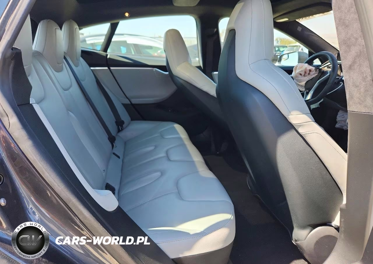 2015 Tesla Model S VIN:5YJSA1E21FF111642 - 10