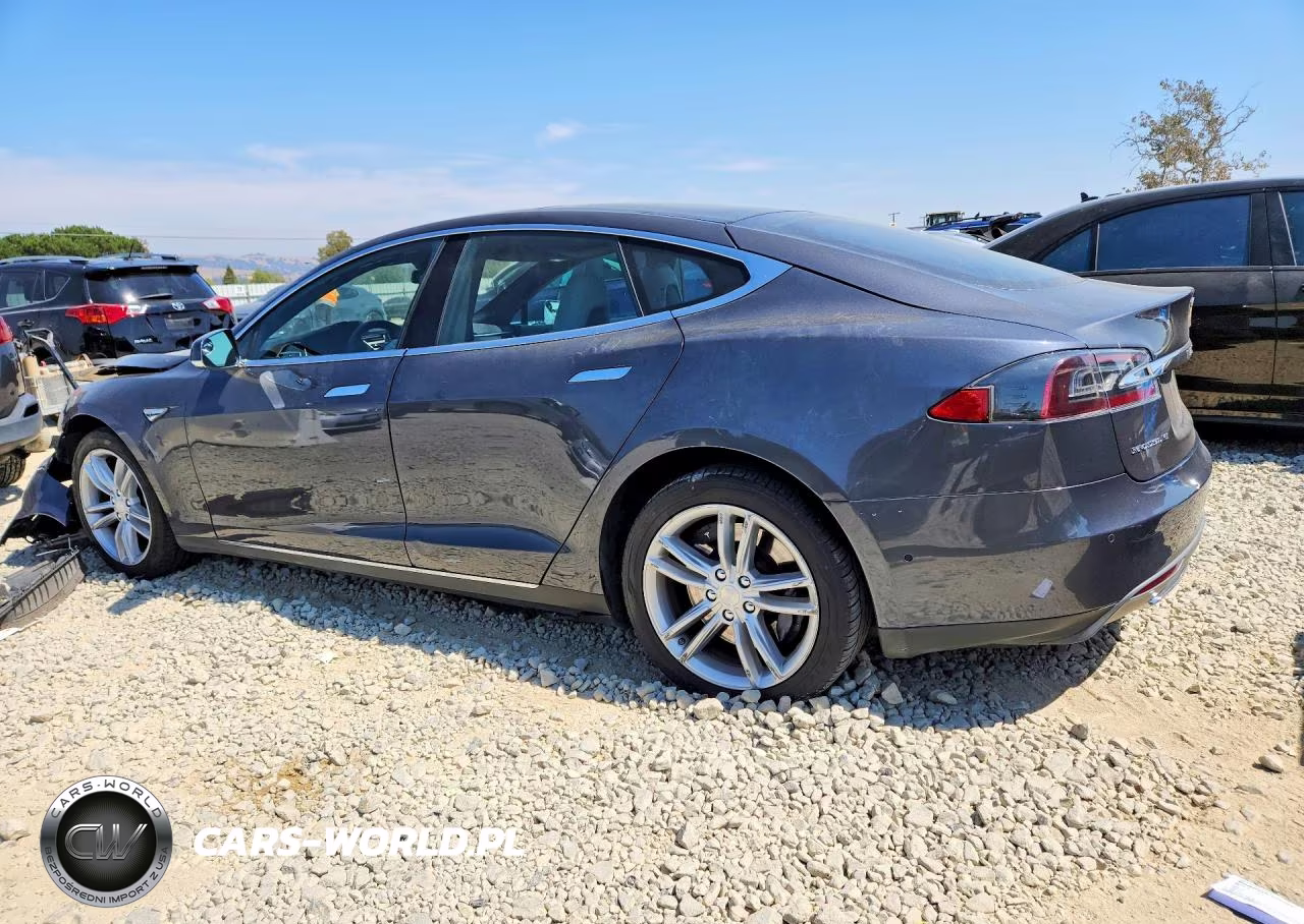 2015 Tesla Model S VIN:5YJSA1E21FF111642 - 2