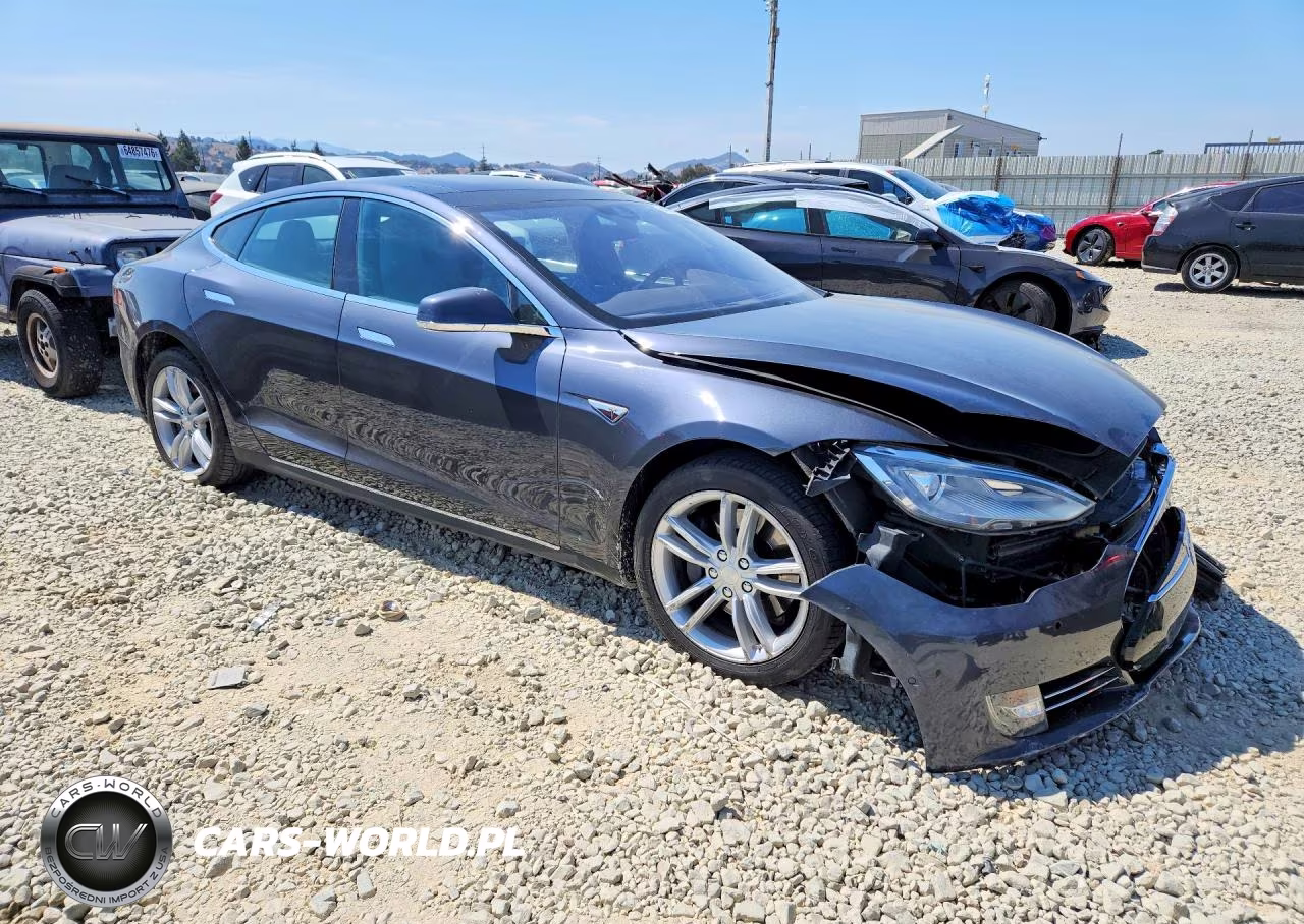 2015 Tesla Model S VIN:5YJSA1E21FF111642 - 4