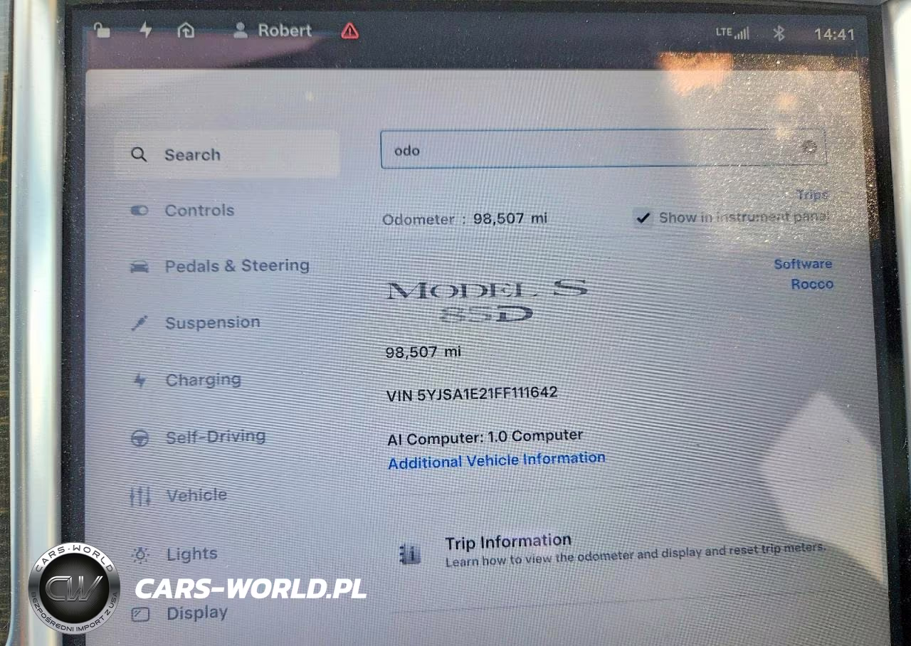 2015 Tesla Model S VIN:5YJSA1E21FF111642 - 9