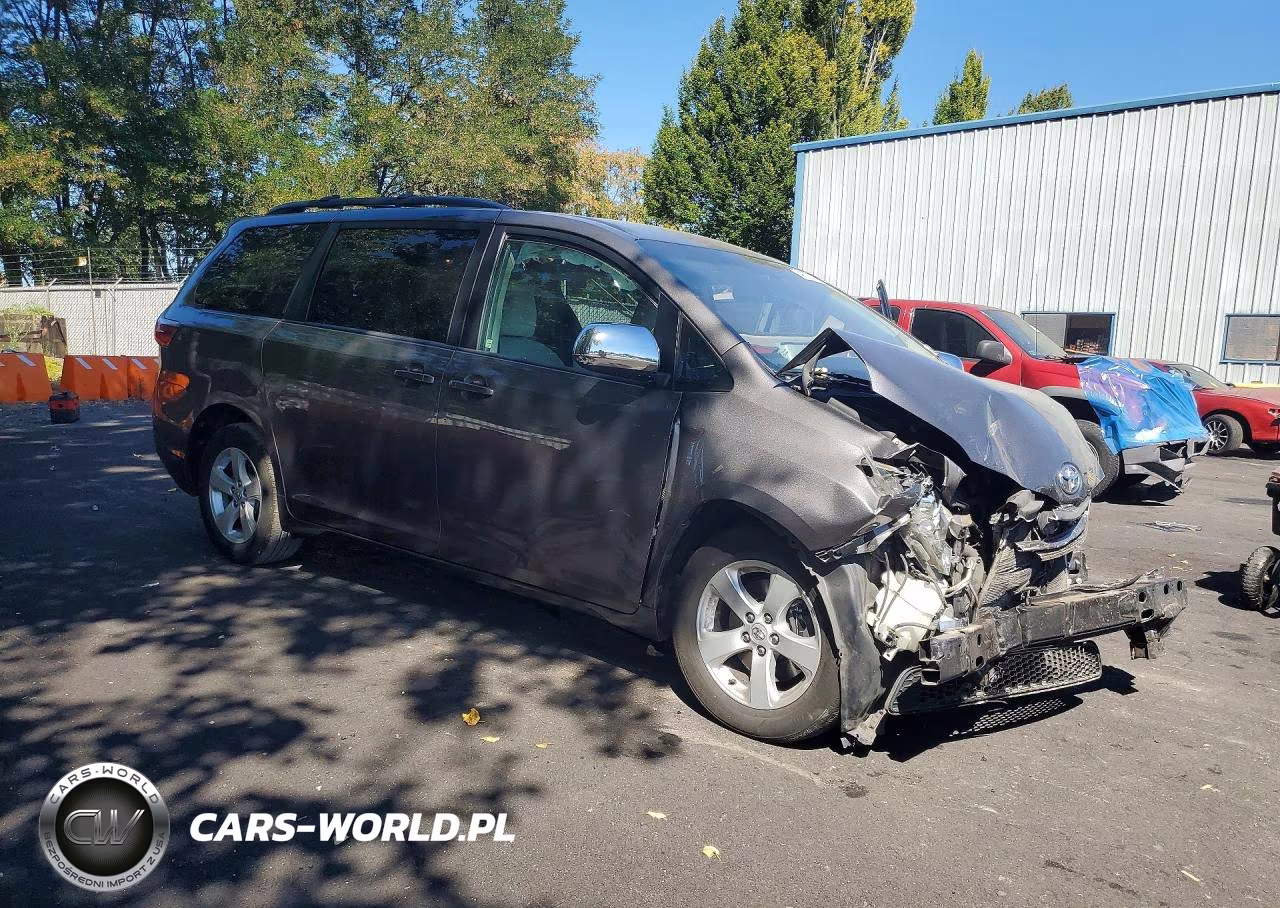 2017 Toyota Sienna Le VIN:5TDKZ3DC7HS860684 - 4