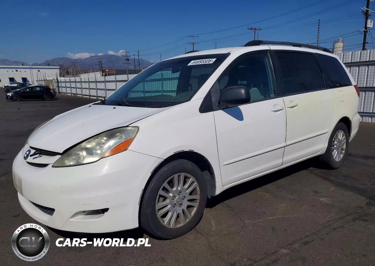 2010 Toyota Sienna Le 8-Passenger