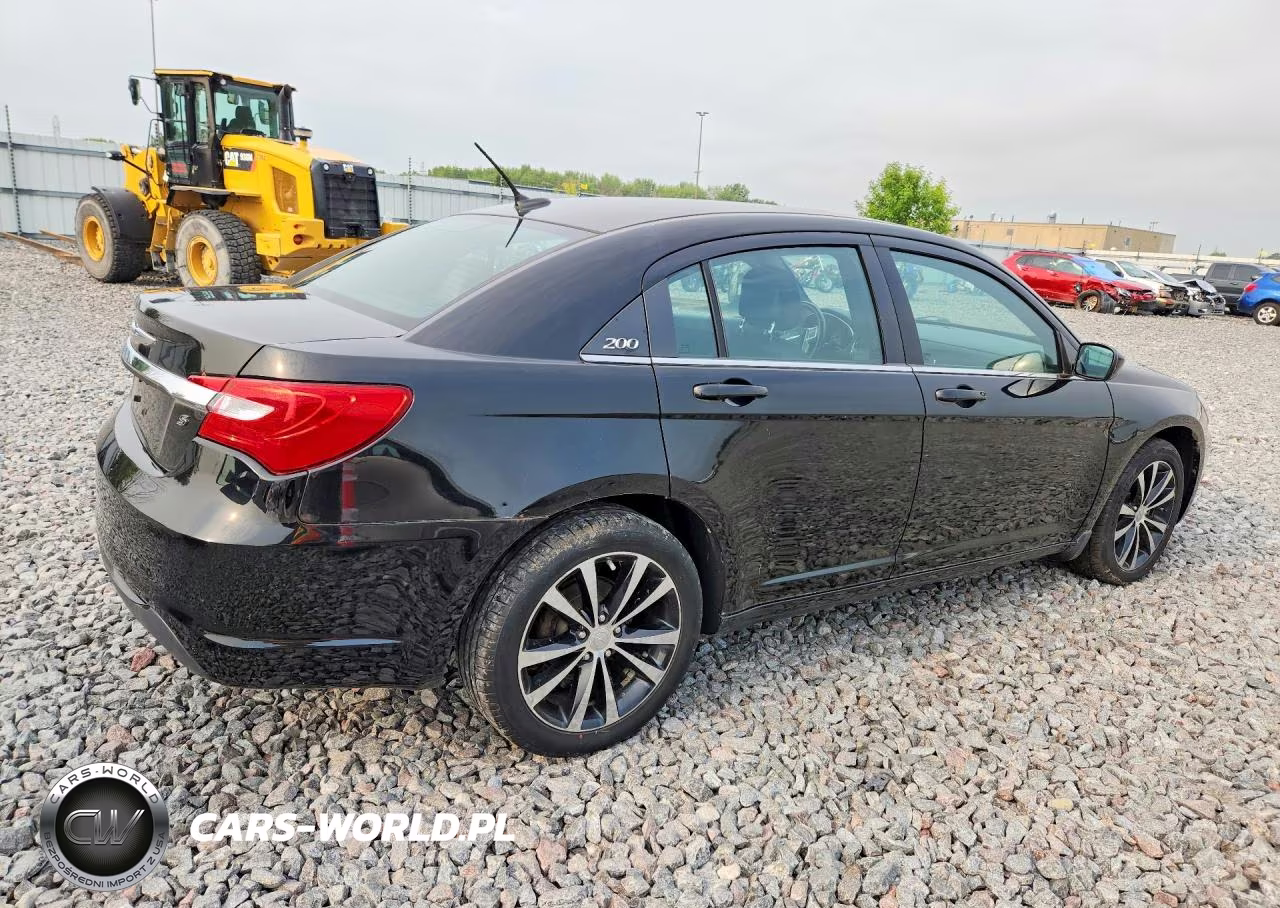 2013 Chrysler 200 Touring VIN:1C3CCBBB9DN674434 - 3