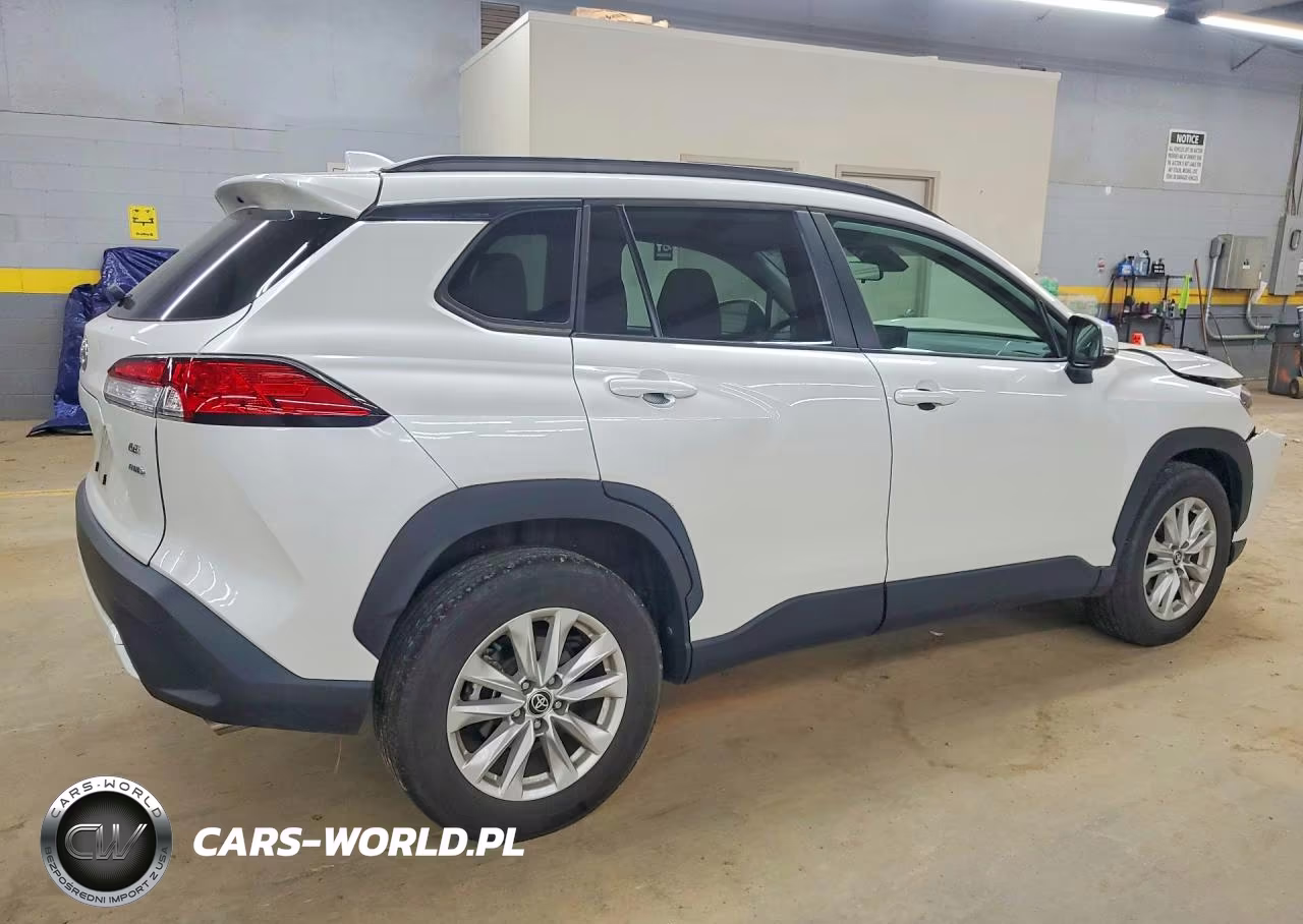 2022 Toyota Corolla Cross Le VIN:7MUBAABG2NV030293 - 3