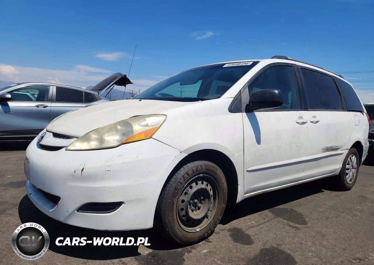 2010 Toyota Sienna Le 7-Passenger