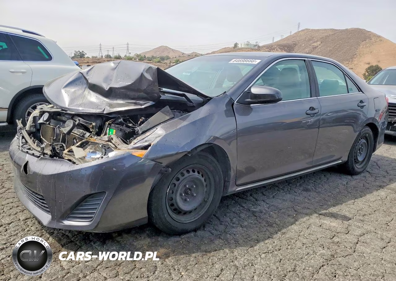 2012 Toyota Camry Le – zdjęcie 1 z 12