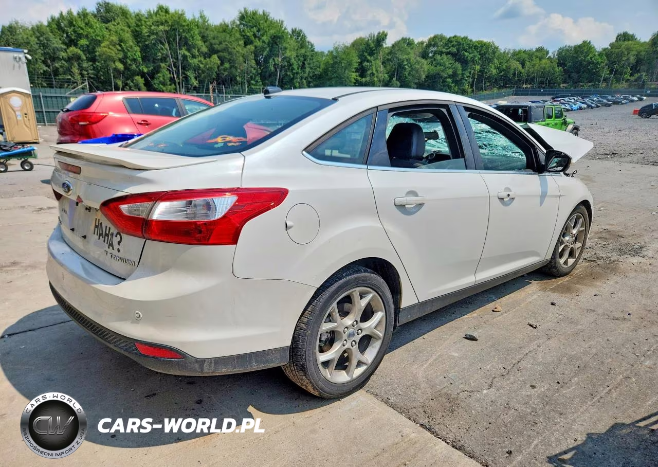 2013 Ford Focus Titanium VIN:1FADP3J26DL155161 - 3
