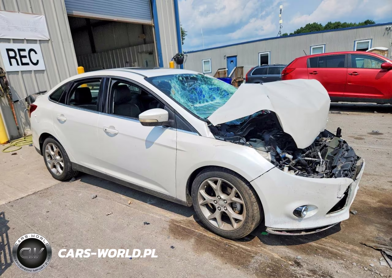 2013 Ford Focus Titanium VIN:1FADP3J26DL155161 - 4