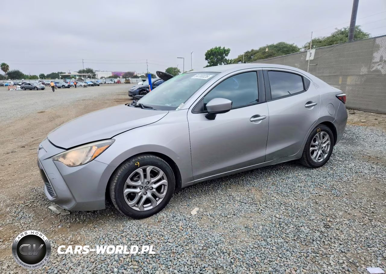 2016 Scion Ia Base – zdjęcie 1 z 12