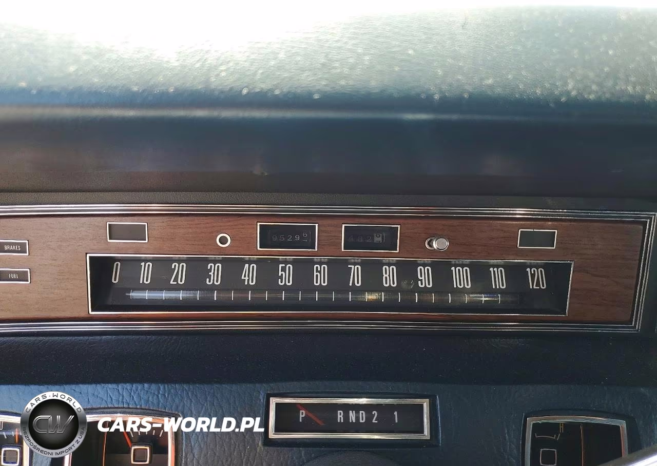 1971 Lincoln Continentl VIN:2Y82A823136 - 9