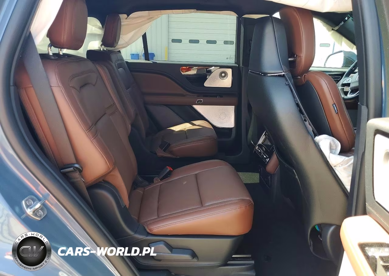 2026 Lincoln Aviator Reserve VIN:5LM5J7XCXTGL16649 - 11