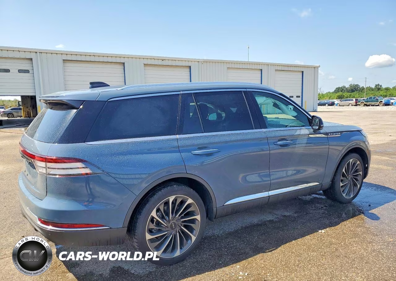 2026 Lincoln Aviator Reserve VIN:5LM5J7XCXTGL16649 - 3
