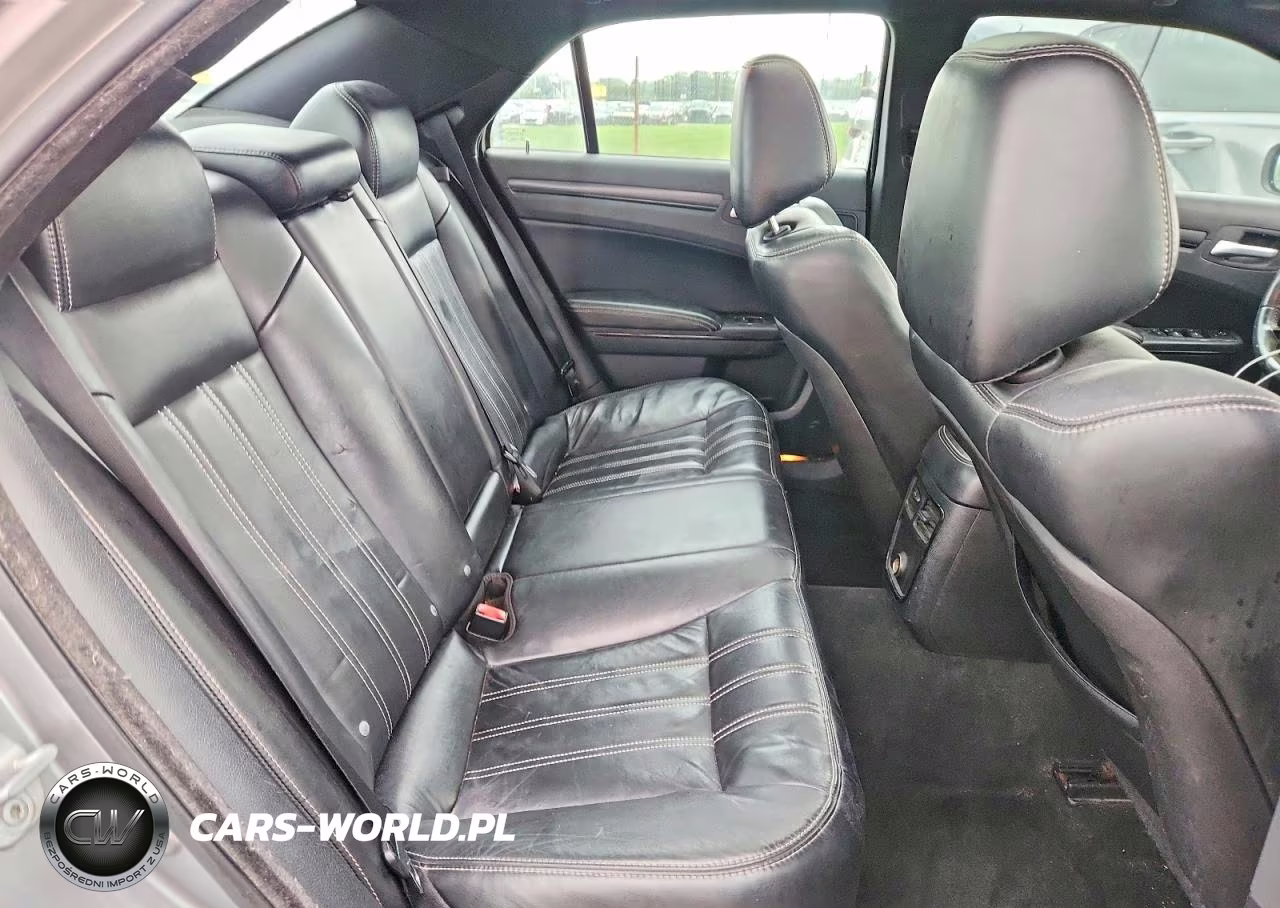2014 Chrysler 300 S VIN:2C3CCAGG0EH120529 - 10