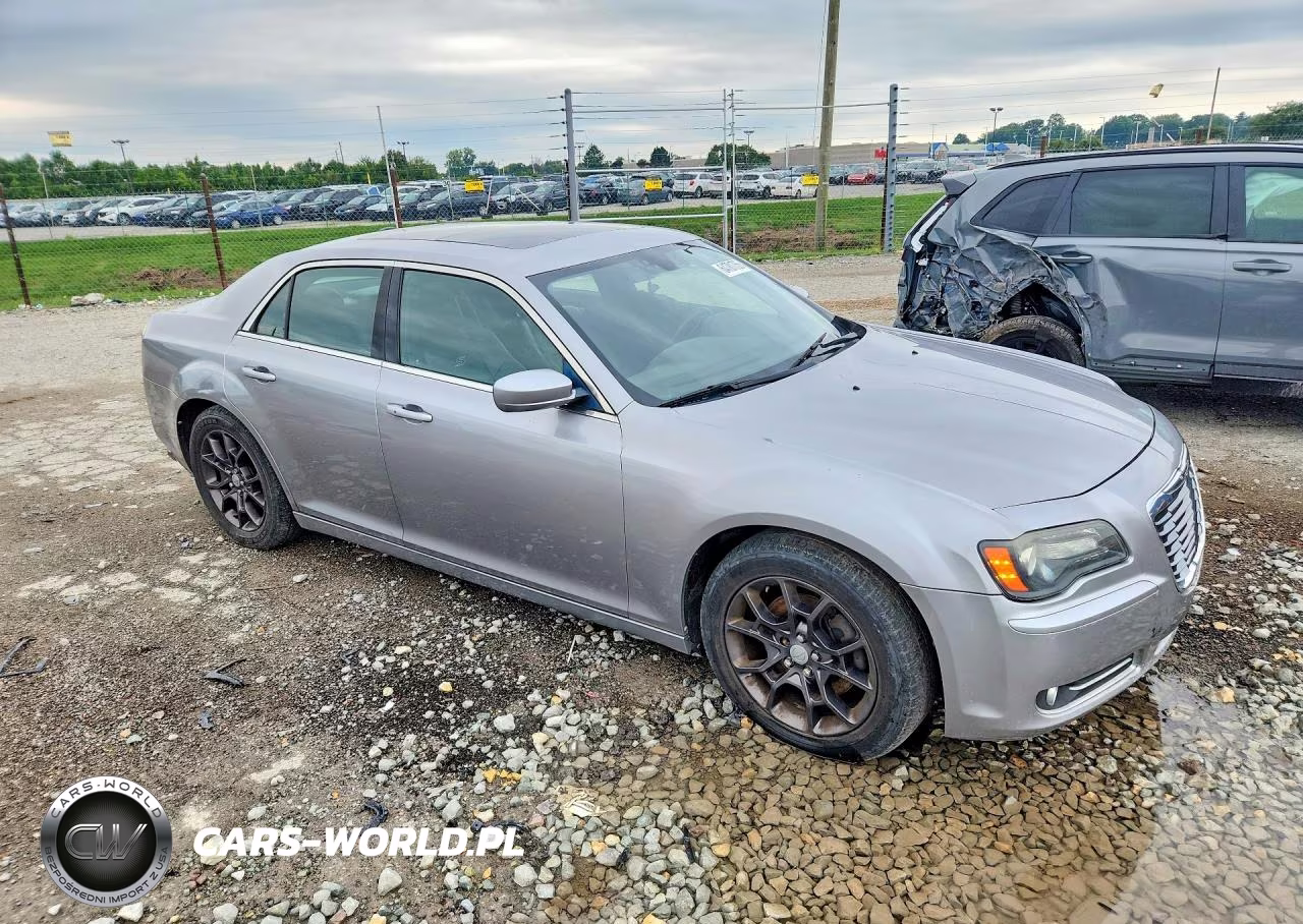 2014 Chrysler 300 S VIN:2C3CCAGG0EH120529 - 4