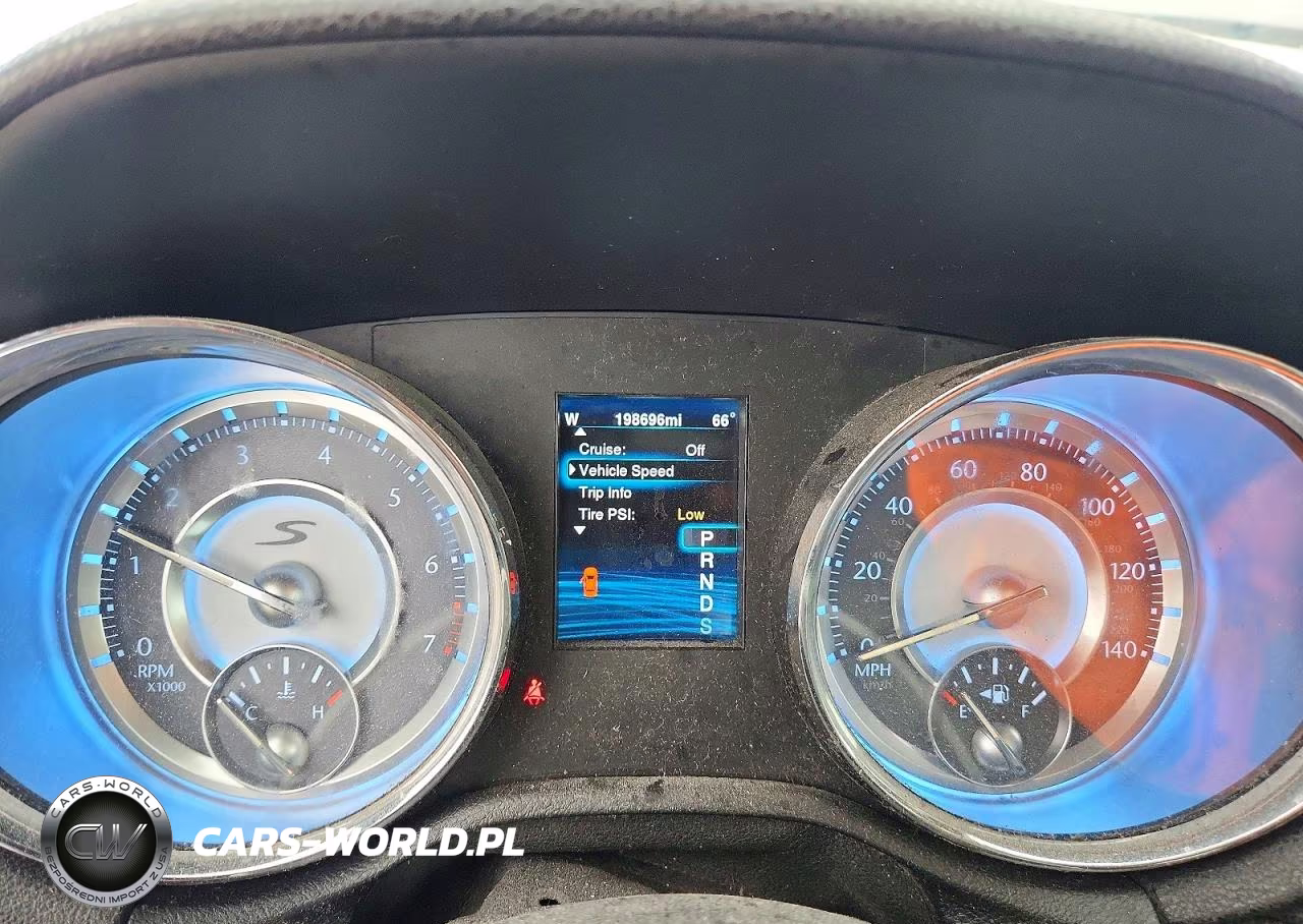 2014 Chrysler 300 S VIN:2C3CCAGG0EH120529 - 9