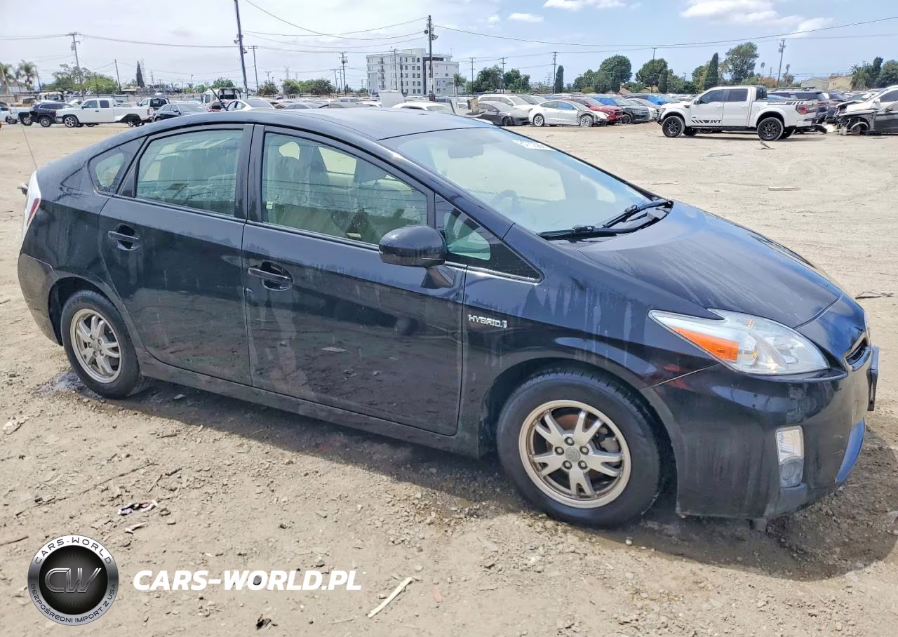 2011 Toyota Prius Two VIN:JTDKN3DU9B1478911 - 4