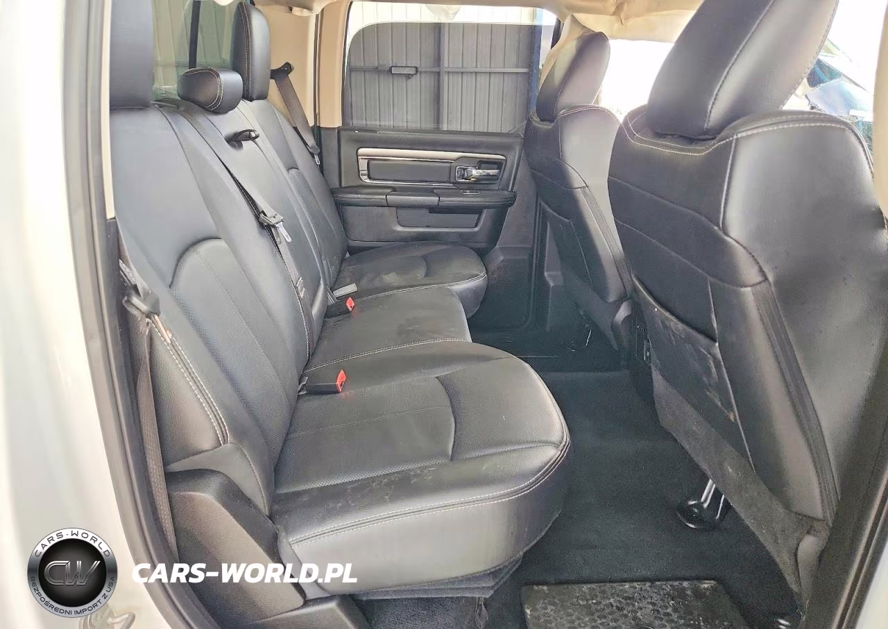 2018 Ram 2500 Laramie VIN:3C6UR5FJ9JG368721 - 10