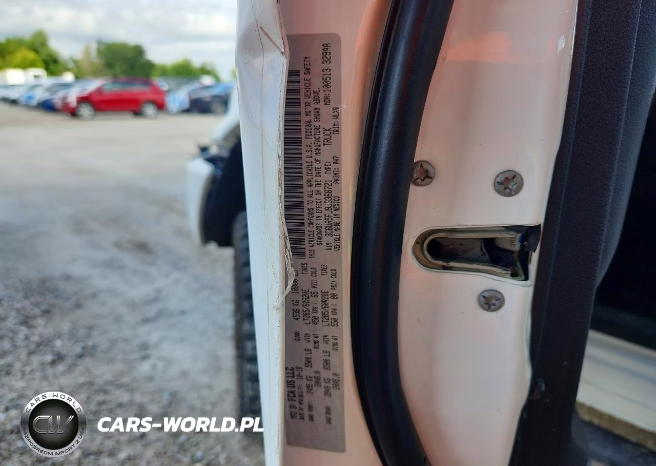 2018 Ram 2500 Laramie VIN:3C6UR5FJ9JG368721 - 12