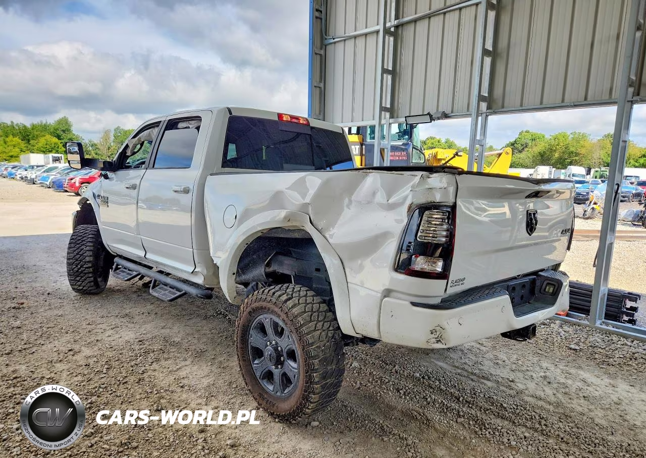 2018 Ram 2500 Laramie VIN:3C6UR5FJ9JG368721 - 2