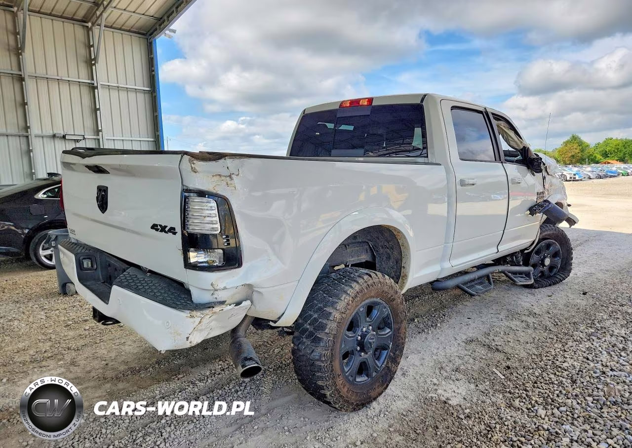 2018 Ram 2500 Laramie VIN:3C6UR5FJ9JG368721 - 3