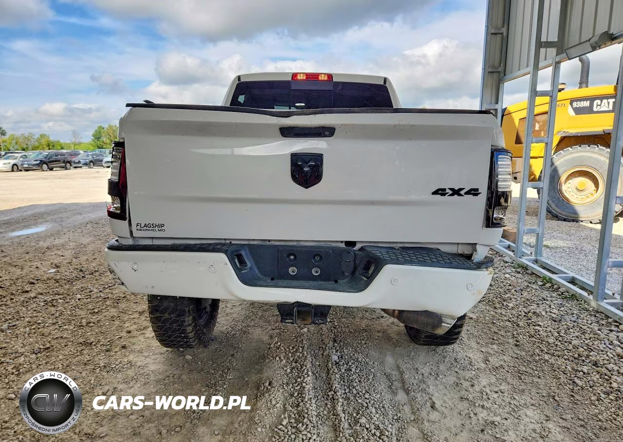 2018 Ram 2500 Laramie VIN:3C6UR5FJ9JG368721 - 6