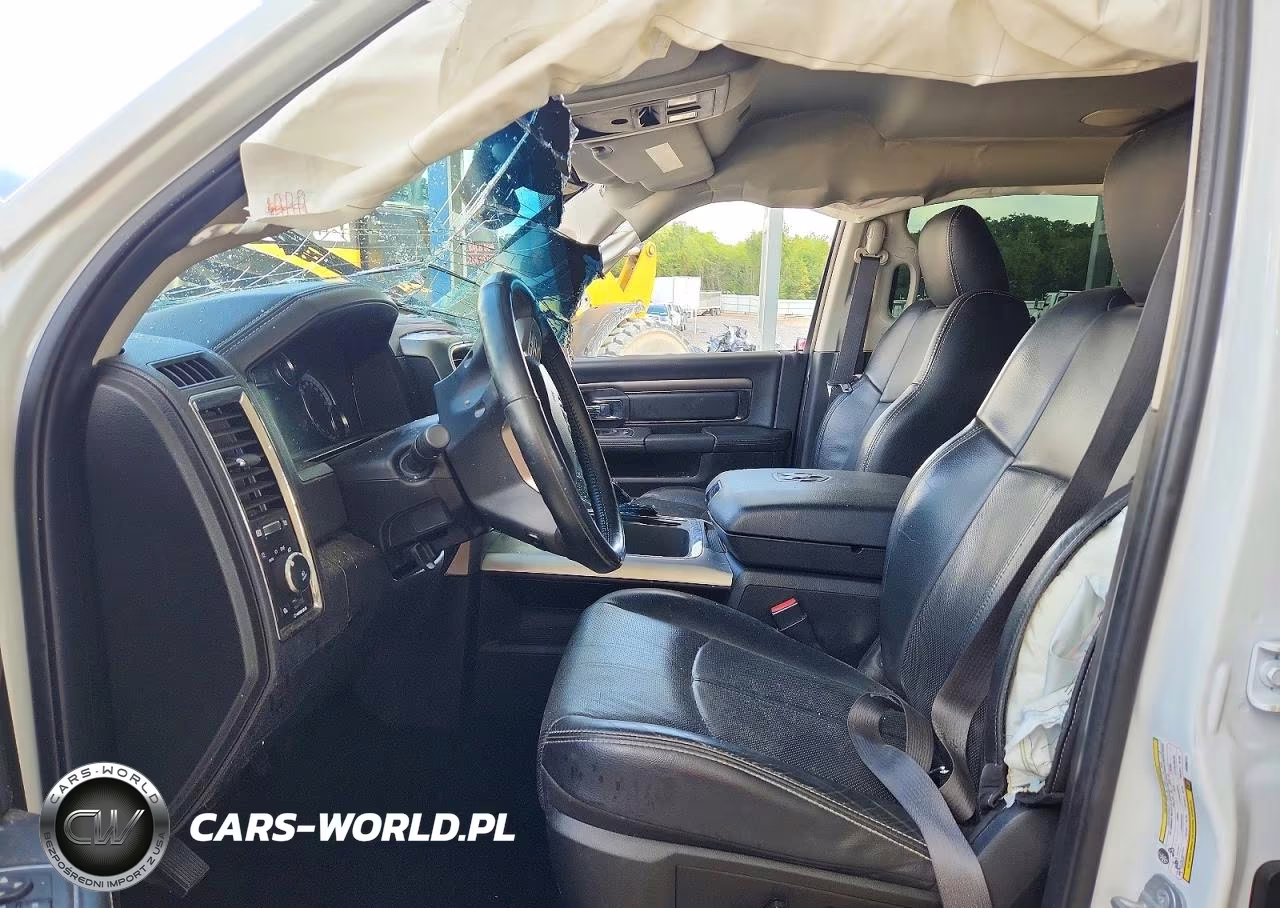 2018 Ram 2500 Laramie VIN:3C6UR5FJ9JG368721 - 7