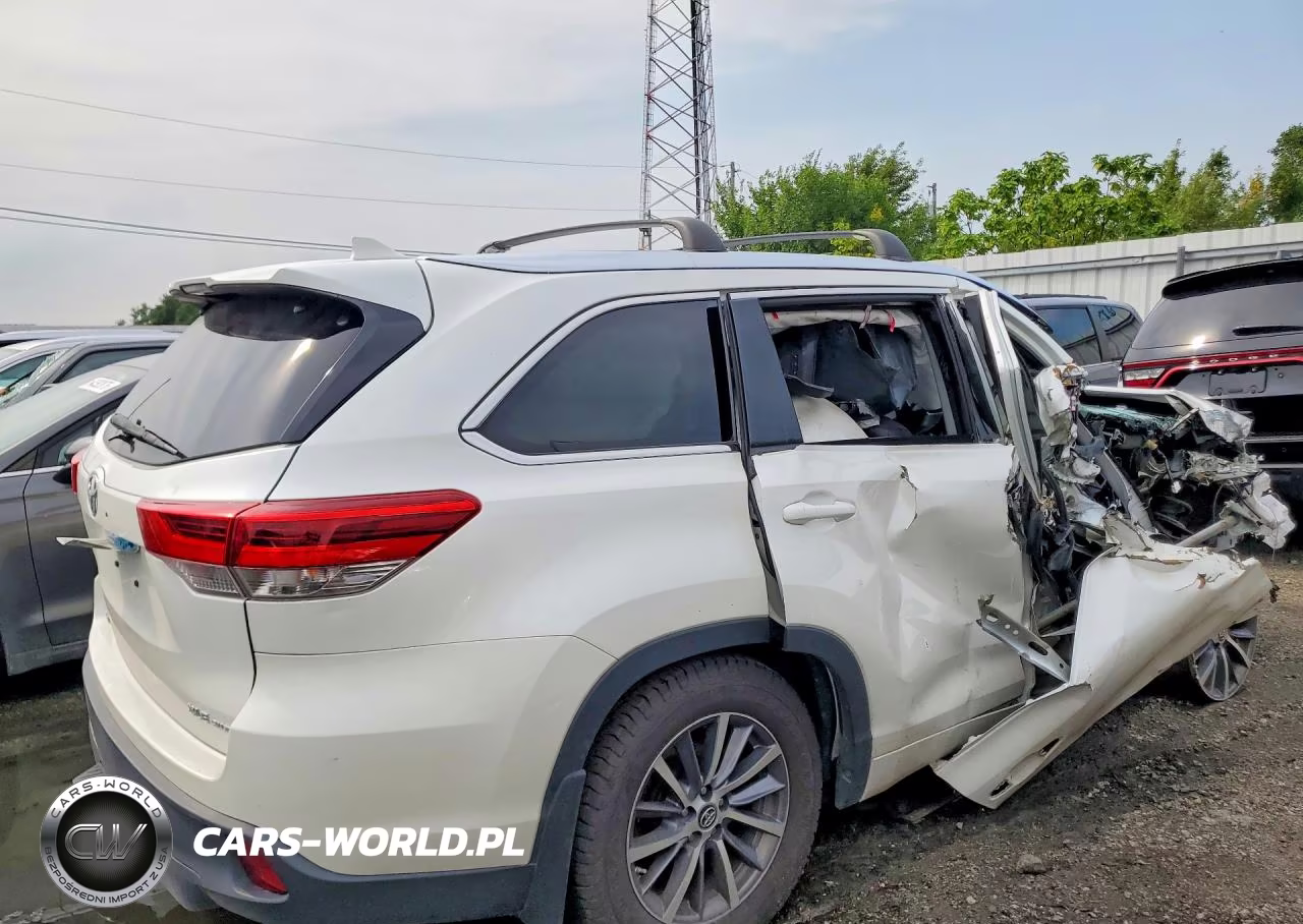 2017 Toyota Highlander Xle VIN:5TDJZRFH2HS369950 - 3