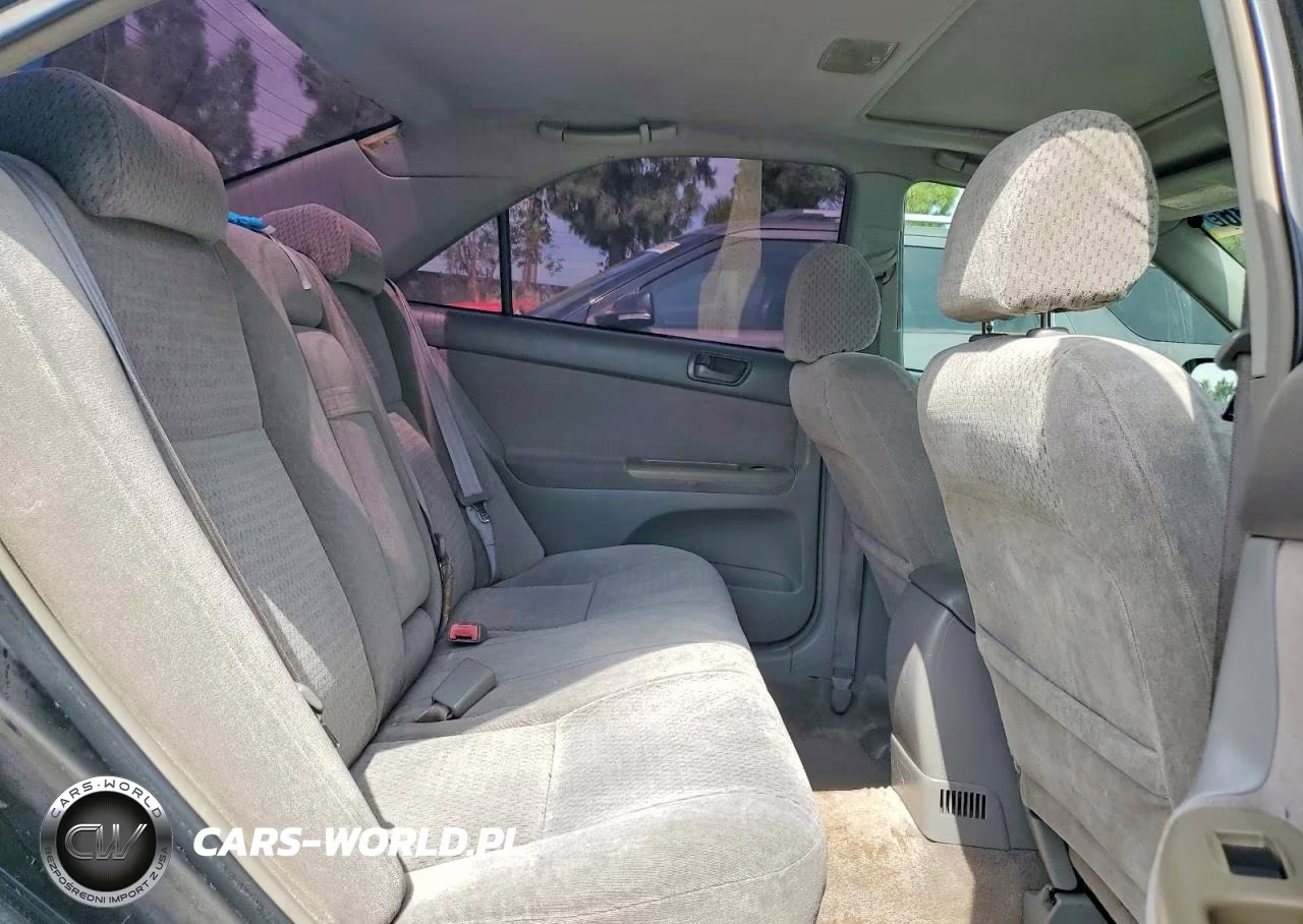2002 Toyota Camry Le VIN:4T1BE32K82U074025 - 10