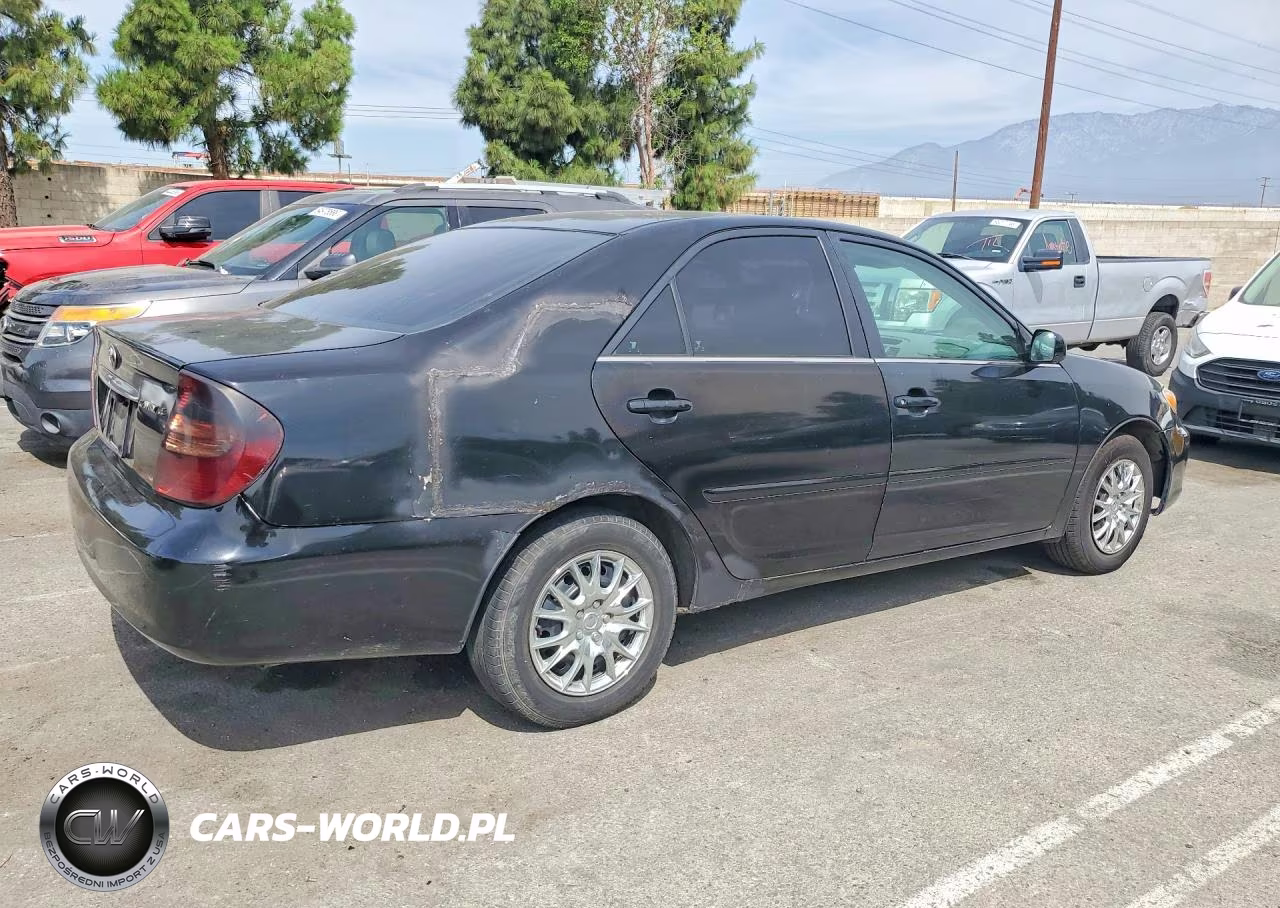 2002 Toyota Camry Le VIN:4T1BE32K82U074025 - 3