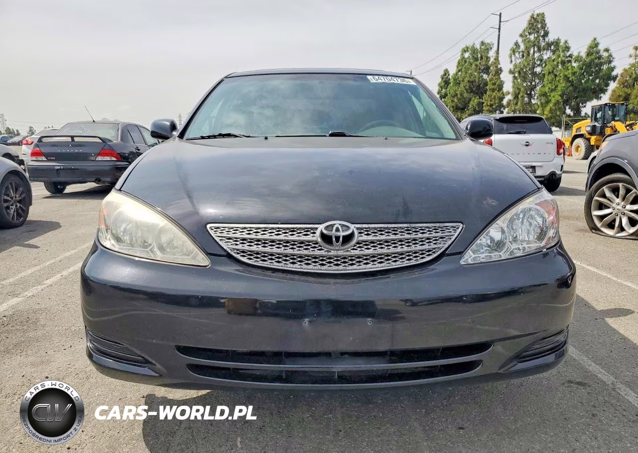 2002 Toyota Camry Le VIN:4T1BE32K82U074025 - 5