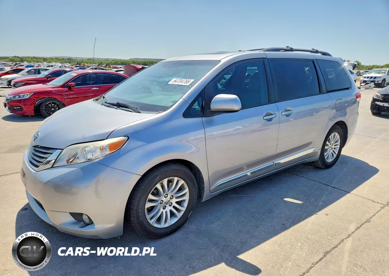 2013 Toyota Sienna Xle 8-Passenger – zdjęcie 1 z 13