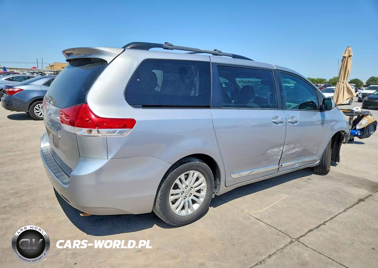 2013 Toyota Sienna Xle 8-Passenger VIN:5TDYK3DC5DS395010 - 3