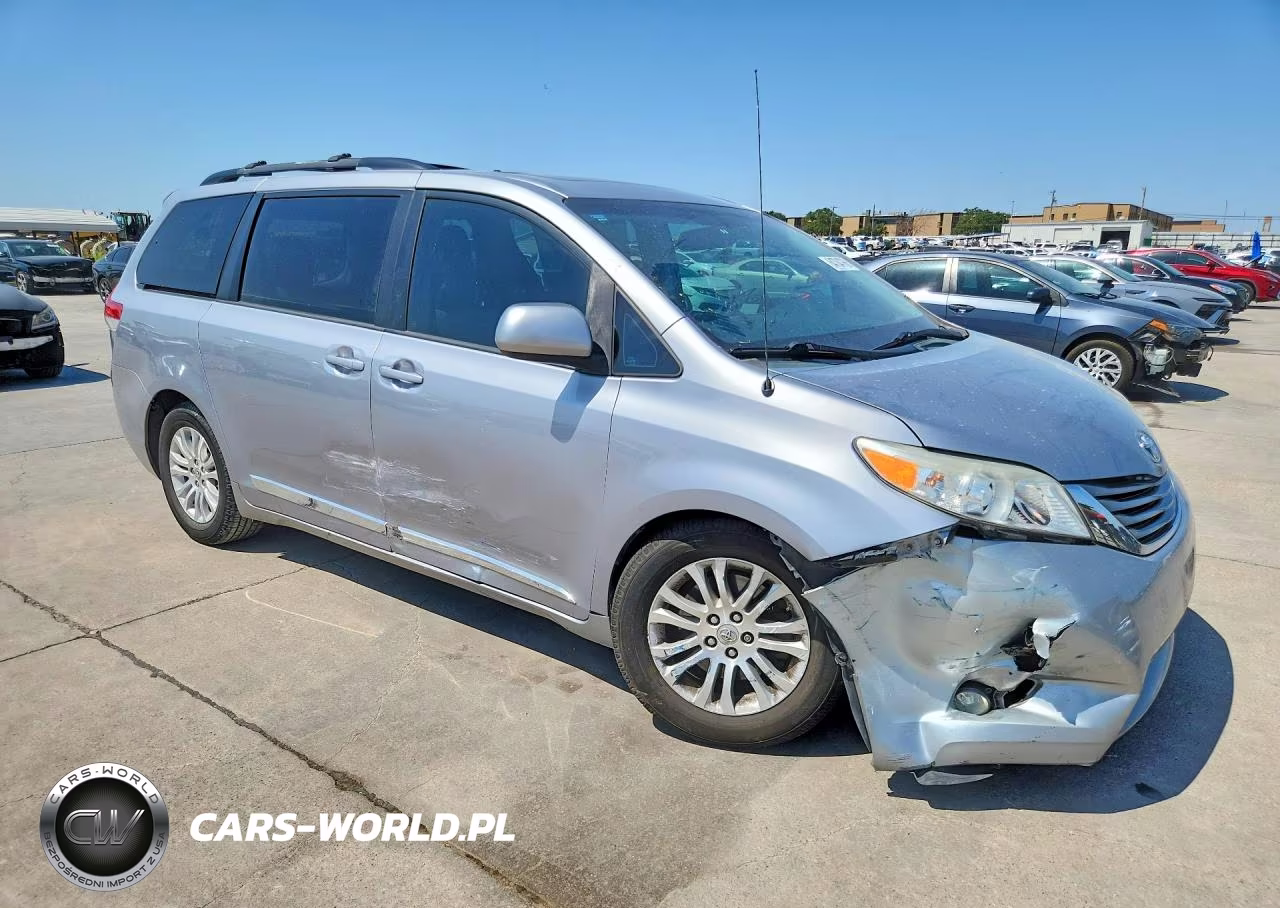 2013 Toyota Sienna Xle 8-Passenger VIN:5TDYK3DC5DS395010 - 4