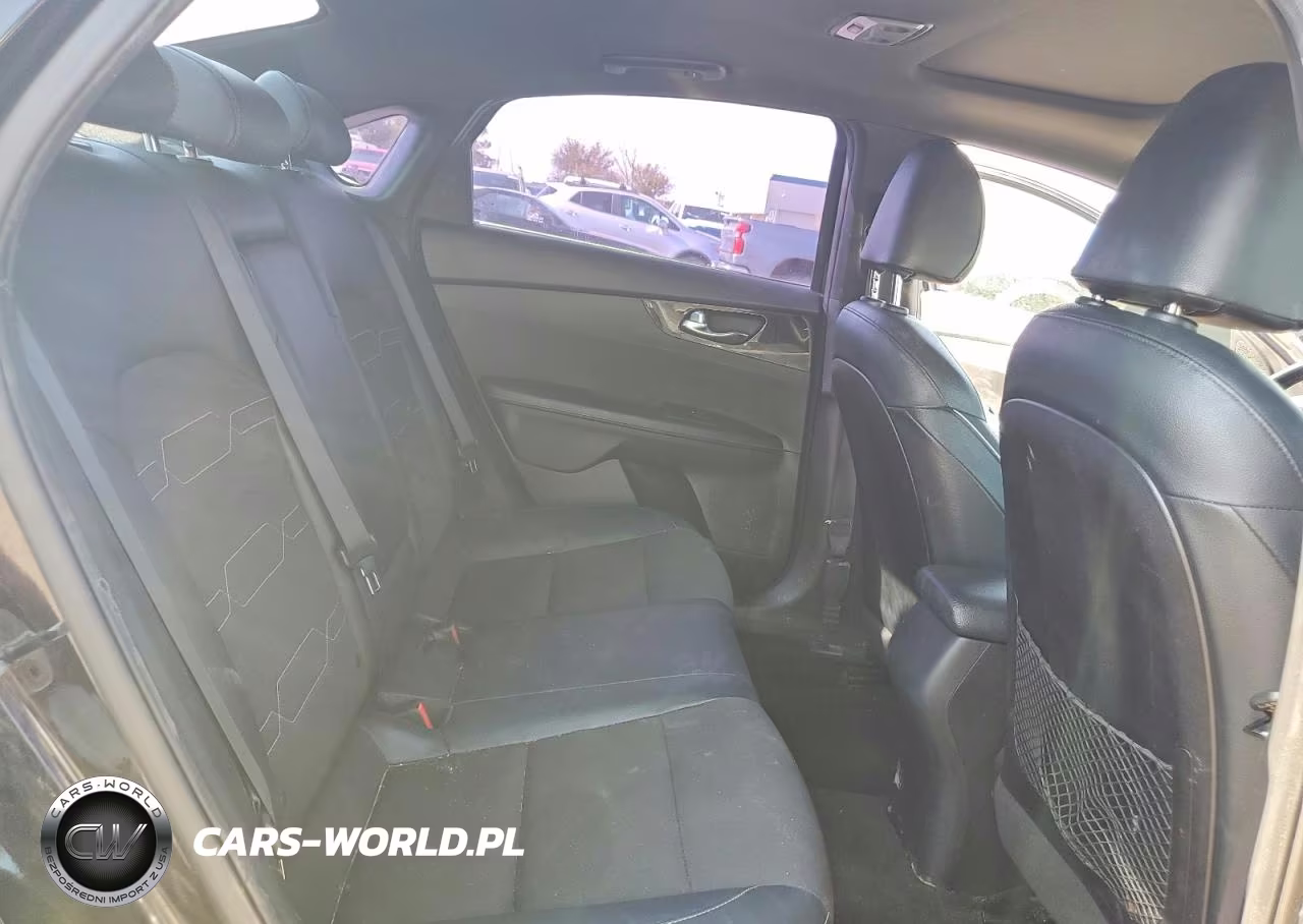 2020 Kia Forte Gt Line VIN:3KPF34AD4LE250136 - 10
