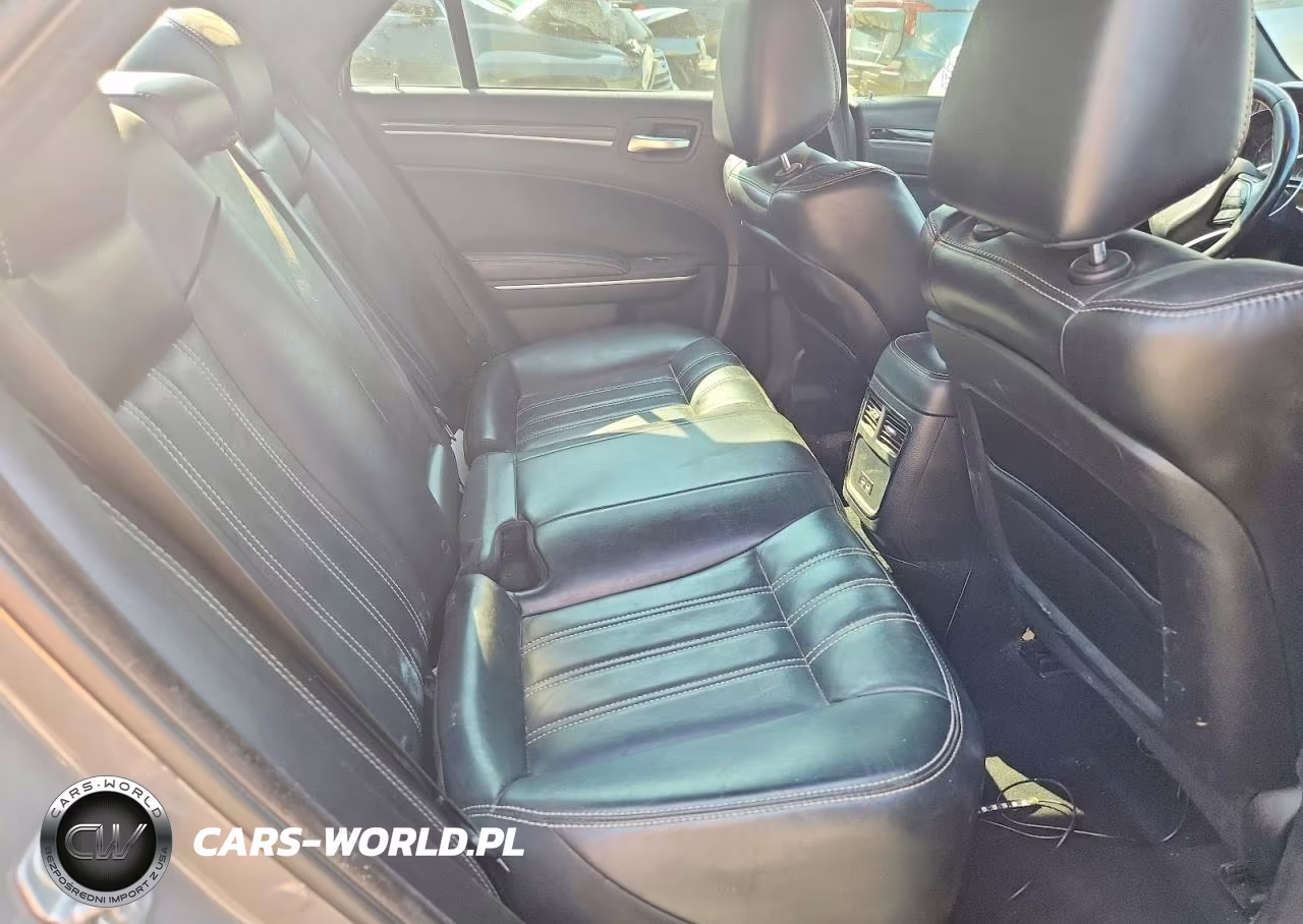2019 Chrysler 300 S VIN:2C3CCABG0KH516396 - 10